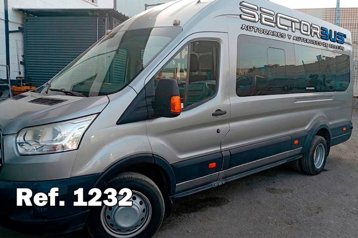 Microbús Ford Transit 17 Plazas + Conductor con 1 PMR Segunda Mano año 2015