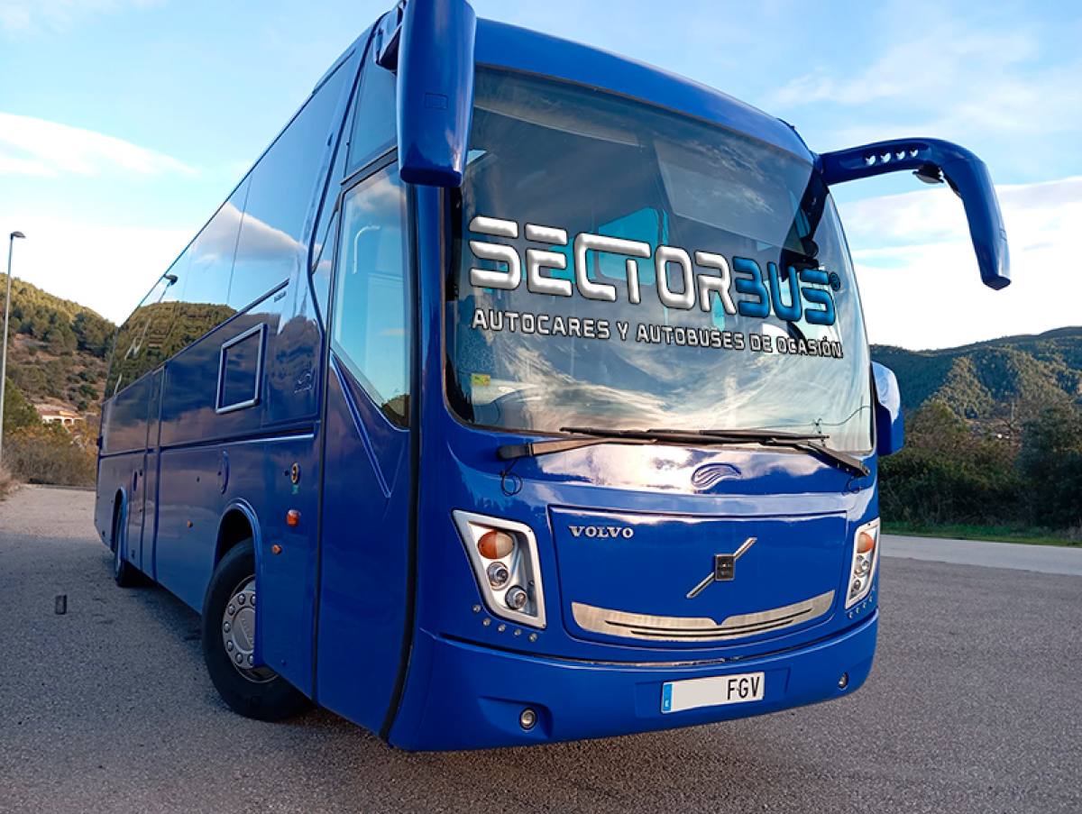 Autobús Volvo B12B Tata Hispano Divo II 55 Plazas + Guía + Conductor Segunda Mano año 2006