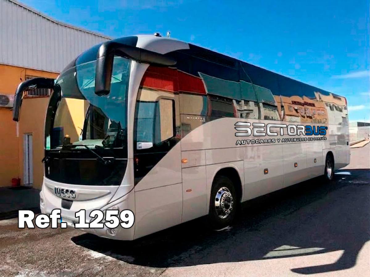 Autobús Iveco Magelys Pro Panorámico con WC 57 Plazas + Guía + Conductor Segunda Mano año 2017
